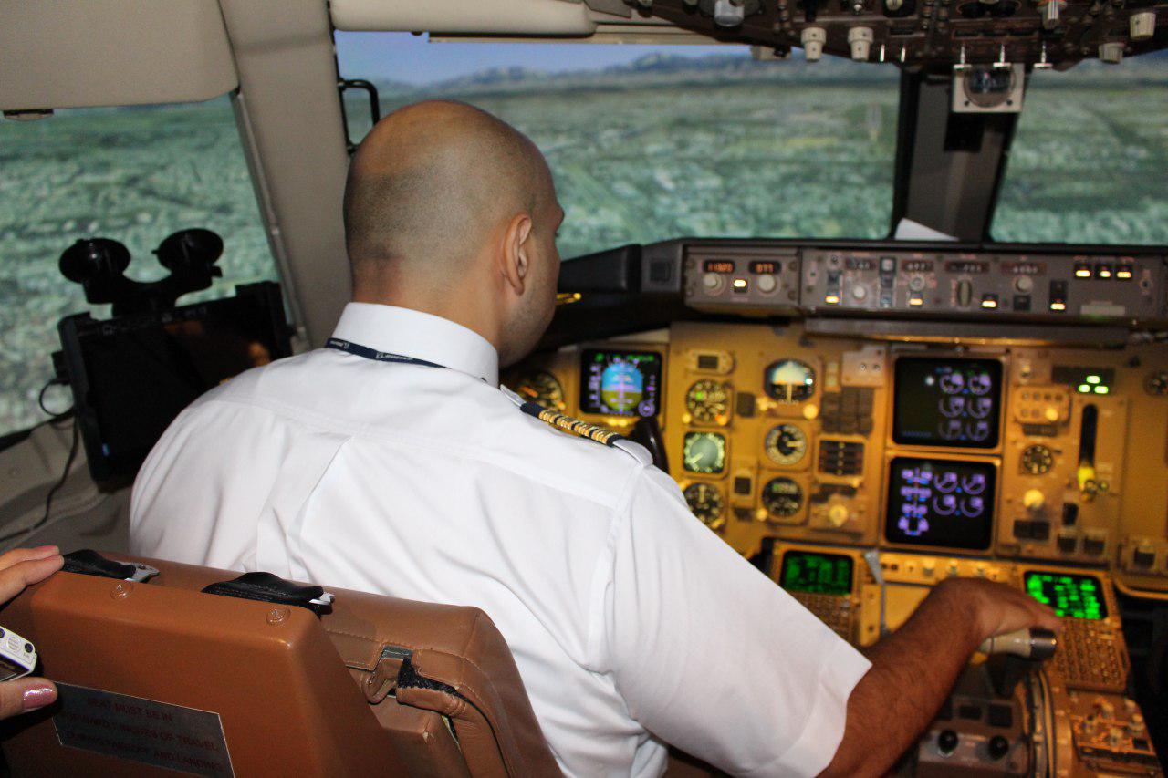 Kechasi xonaga porno kirdi