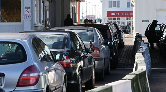 Qiziqarli, jingalak fohisha Feniks Meri ozining jozibasi bilan bolani masxara qiladi, unga minat qil