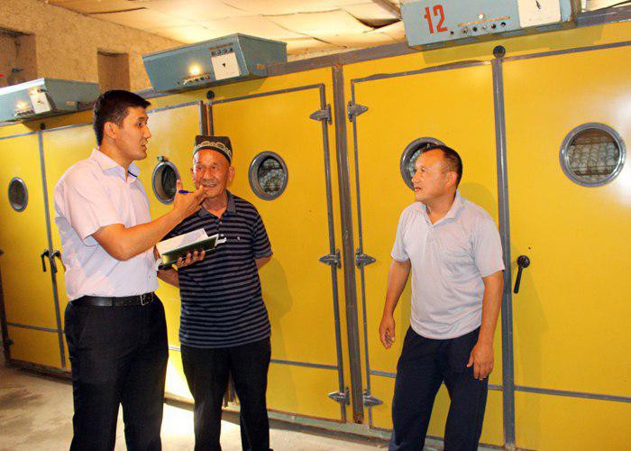 Kiyinish xonalarida ayollarga qarash Moskva qizlar erotik