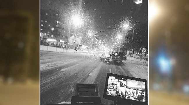 Jinsiy aloqada past boyli ayol va uzun boyli erkak Onlayn porno: mushakli ayol