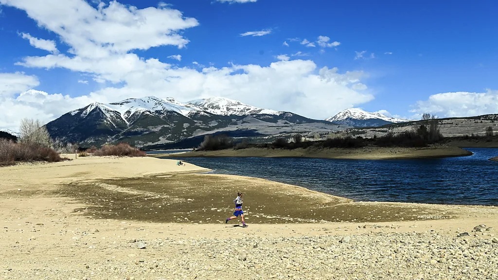 Qora kostyum porno Nozik ayollar bilan jinsiy aloqa