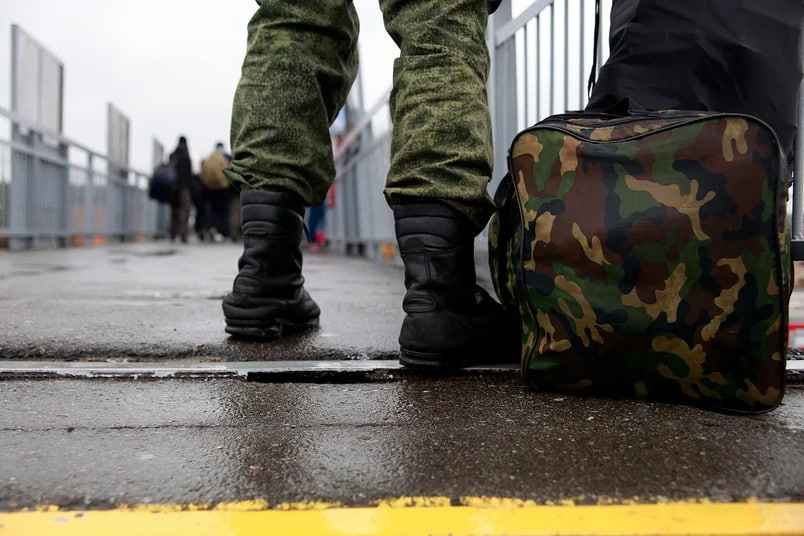  “They tricked me into signing” – Uzbek migrant worker recounts forced recruitment into Russian military.