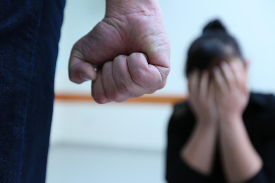 Juda shahvoniy erotik kostyumlar kiygan qizlar