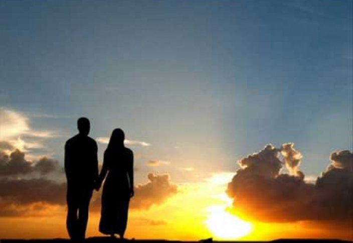 Ajoyib qiz orgazm uchun onanizm qiladi. Biseksual porno videolarni onlayn tomosha qiling