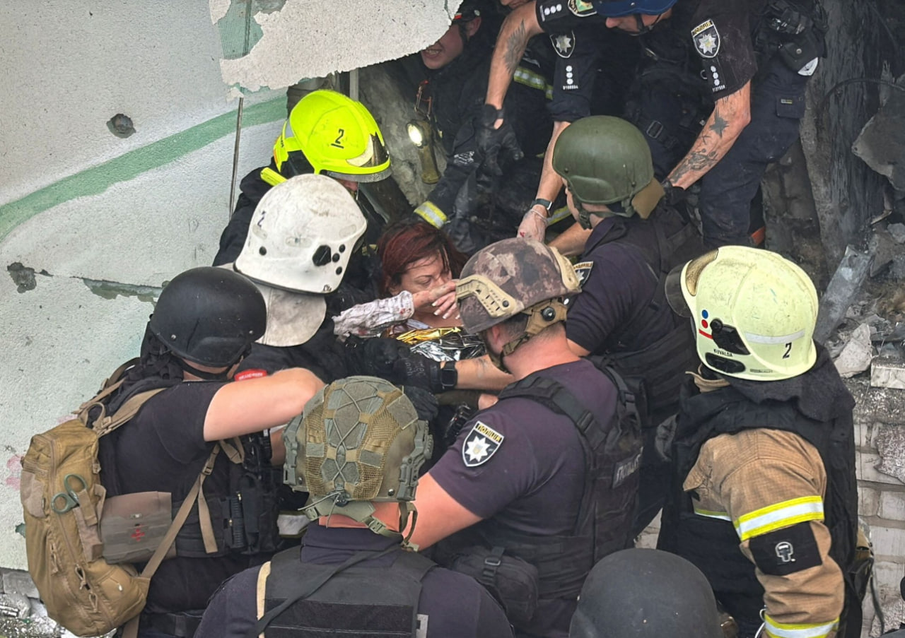 Uxlab yotgan fotosuratlar