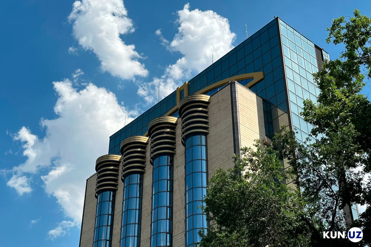 Central Bank penalizes eight banks for compliance and consumer protection violations.