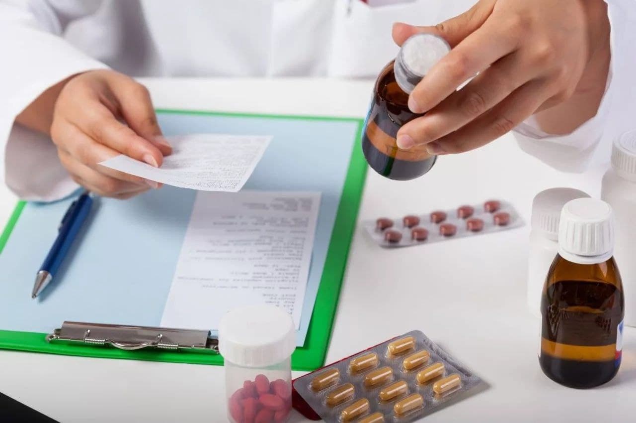 Lawmakers approve bill introducing criminal liability for illegal sale of prescription medicines.