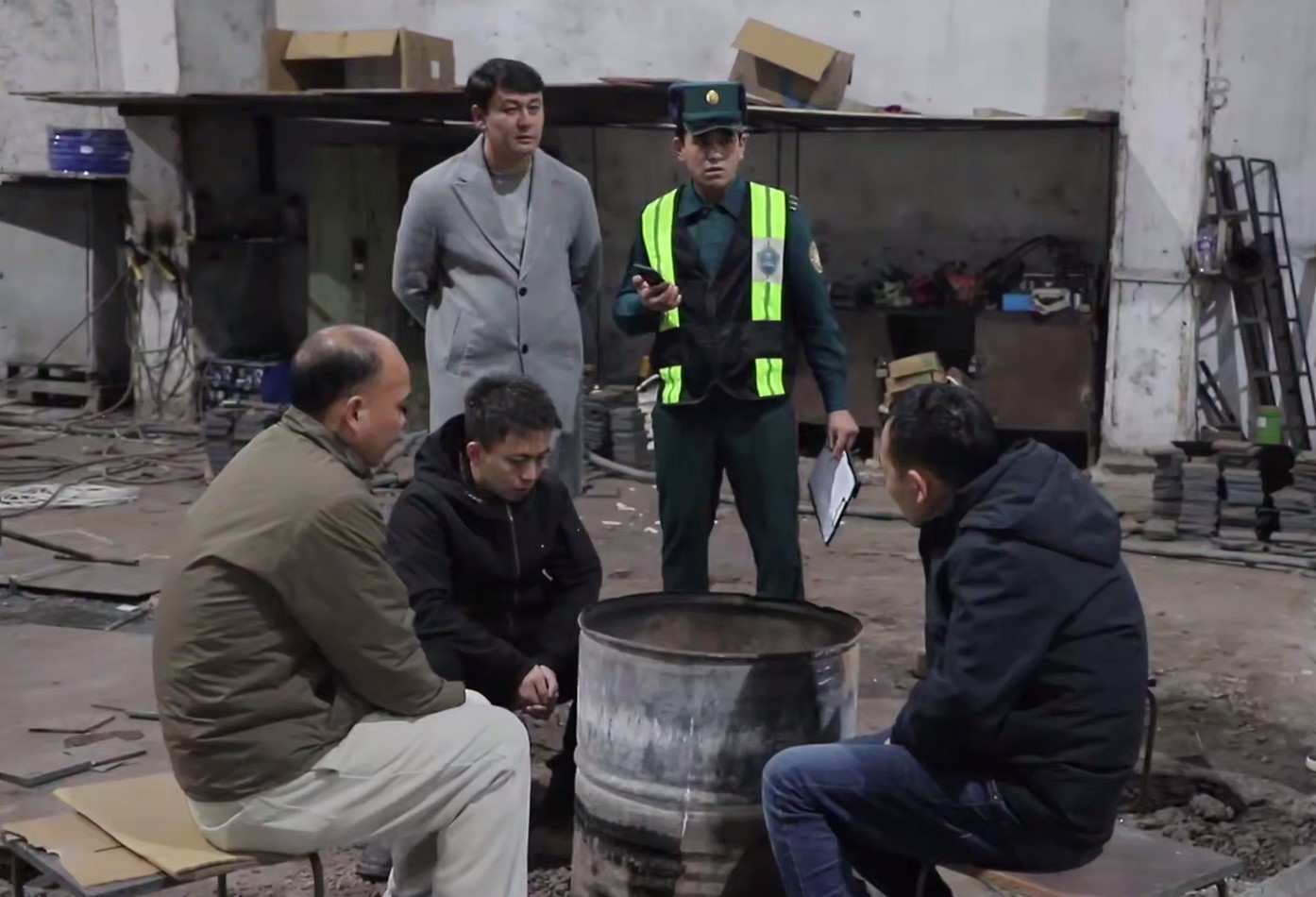 Court penalizes foreign nationals over desecration of Uzbek banknotes.