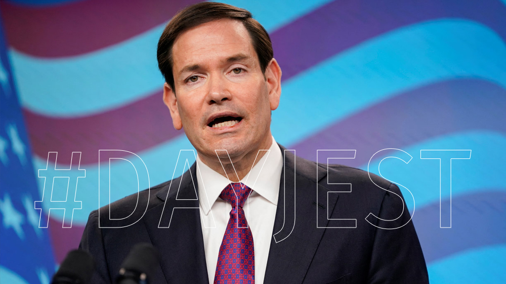 Yosh porno yulduzni ushladi Yuk mashinasi haydovchisi katta yolda kattalar uchun porno suratga oladi.