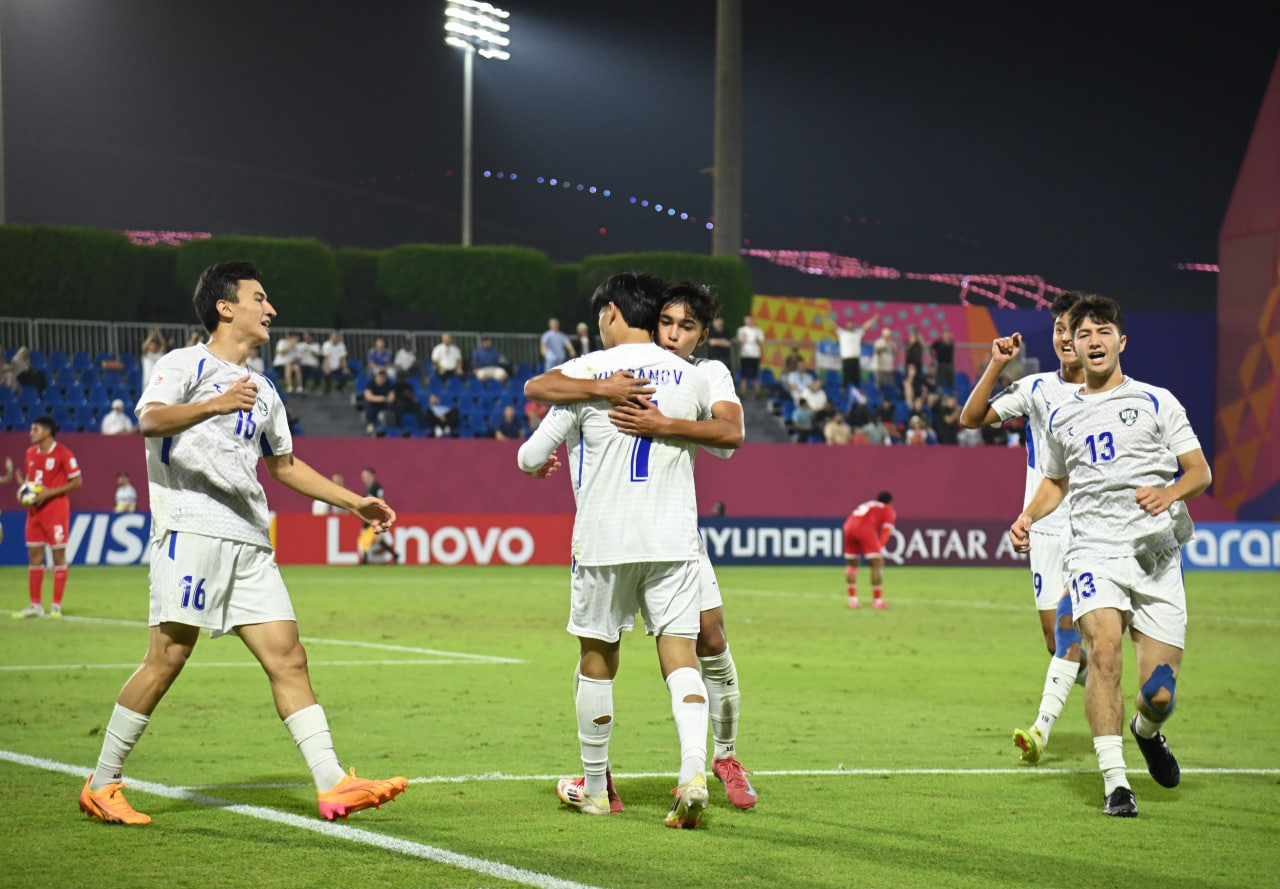 Uzbekistan crushes Panama 6–1 to reach U-17 World Cup round of 16.
