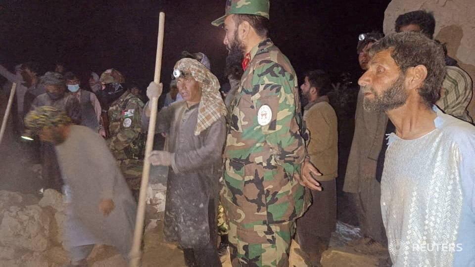 Xotinim guruh jinsiy aloqada qatnashmoqchi edi.