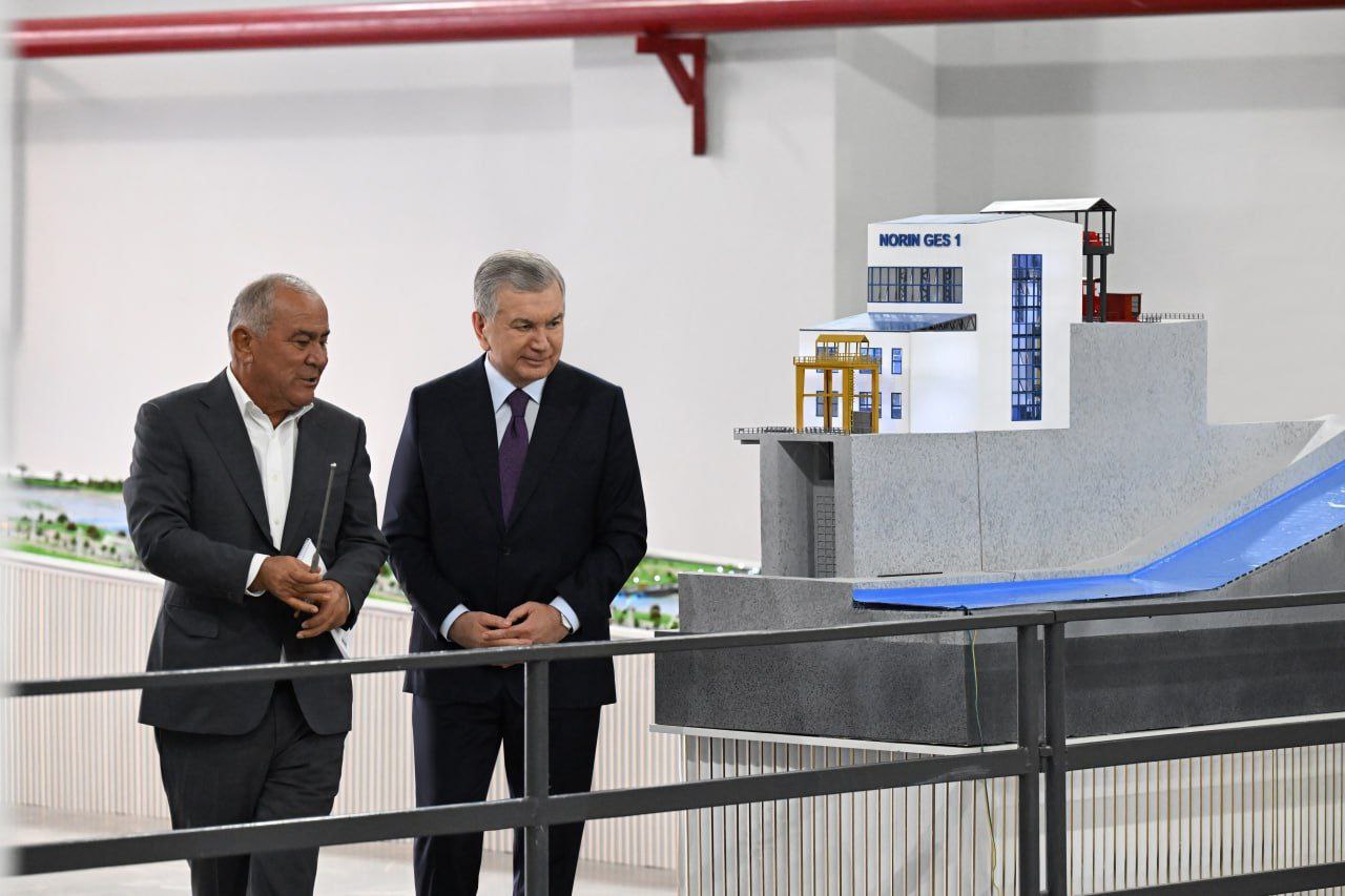 Bir talaba jinsiy aloqada bolgan guruh videosiga aldangan. Qizlarning telefonlaridan uy qurilishi fotosuratlari