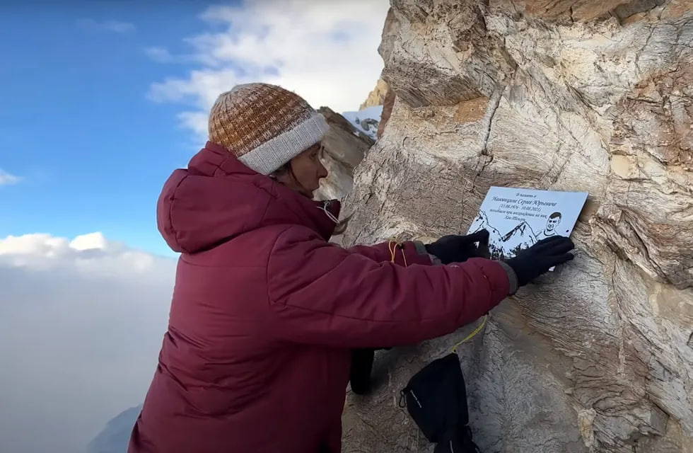 Rossiyalik kelinni qora taytda gangbat qilishdi.