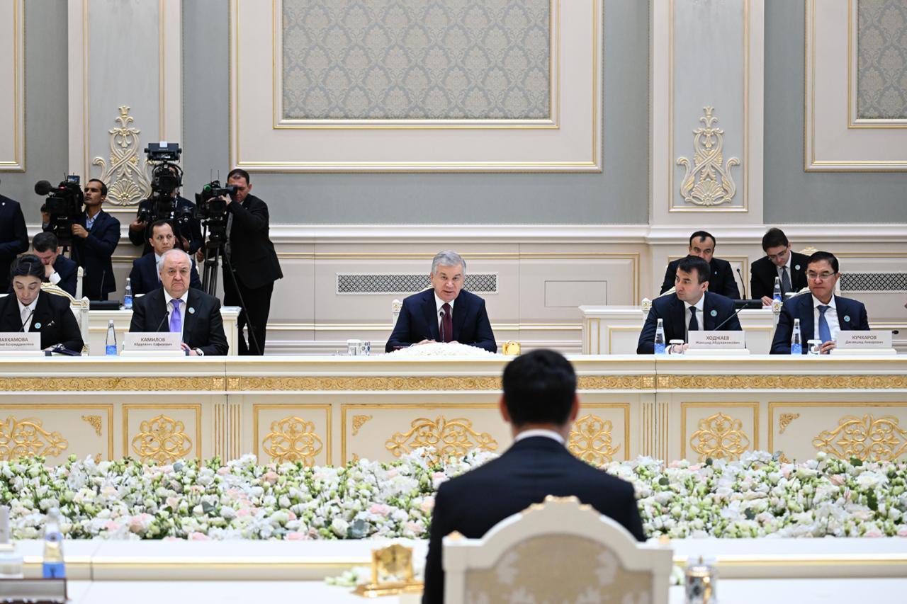 Uzbekistan and Turkmenistan agree to double bilateral trade to $2 billion.