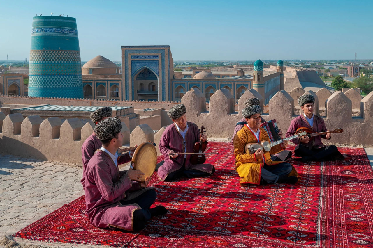 Bir ayol dugonasini eri bilan jinsiy aloqa qilish uchun olib keldi.