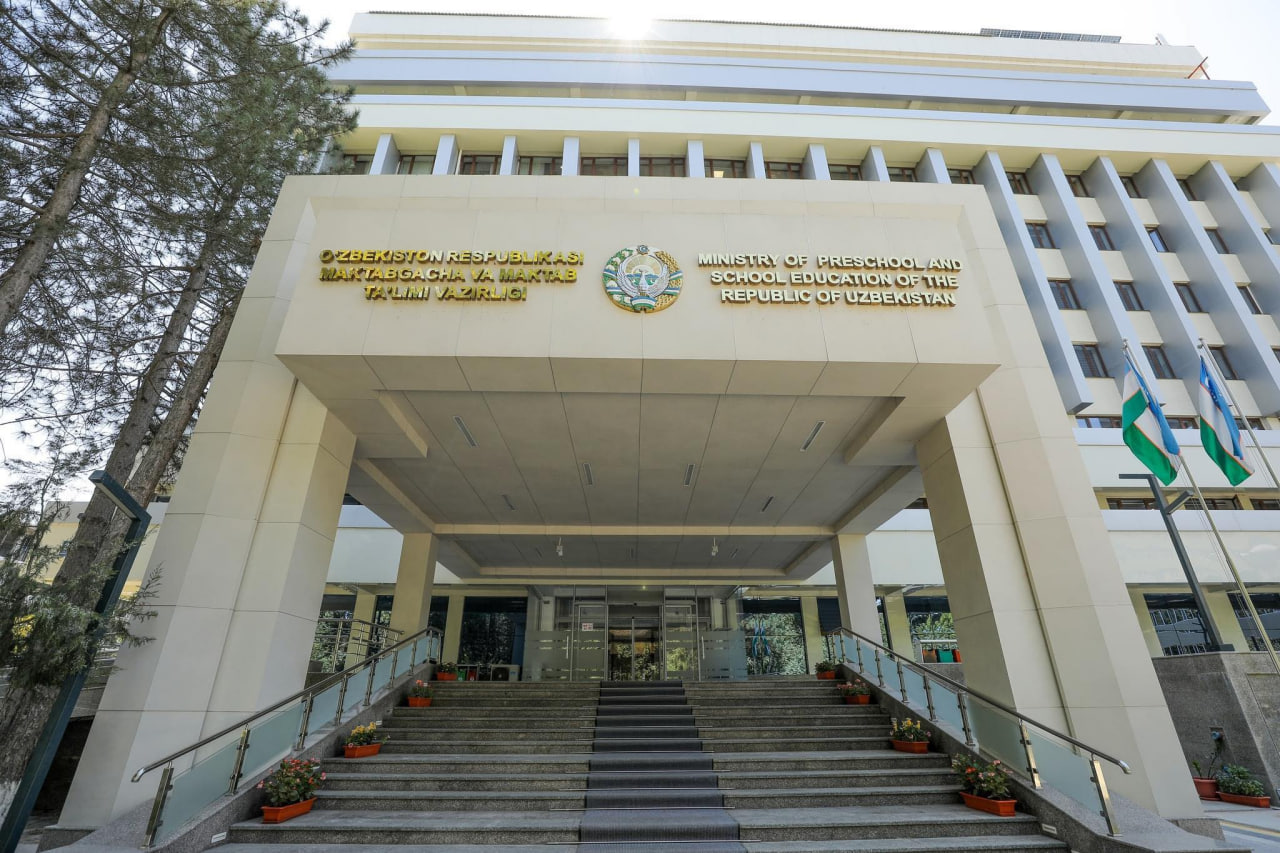 Zombi porno filmlar Porno yalab eshak va emish