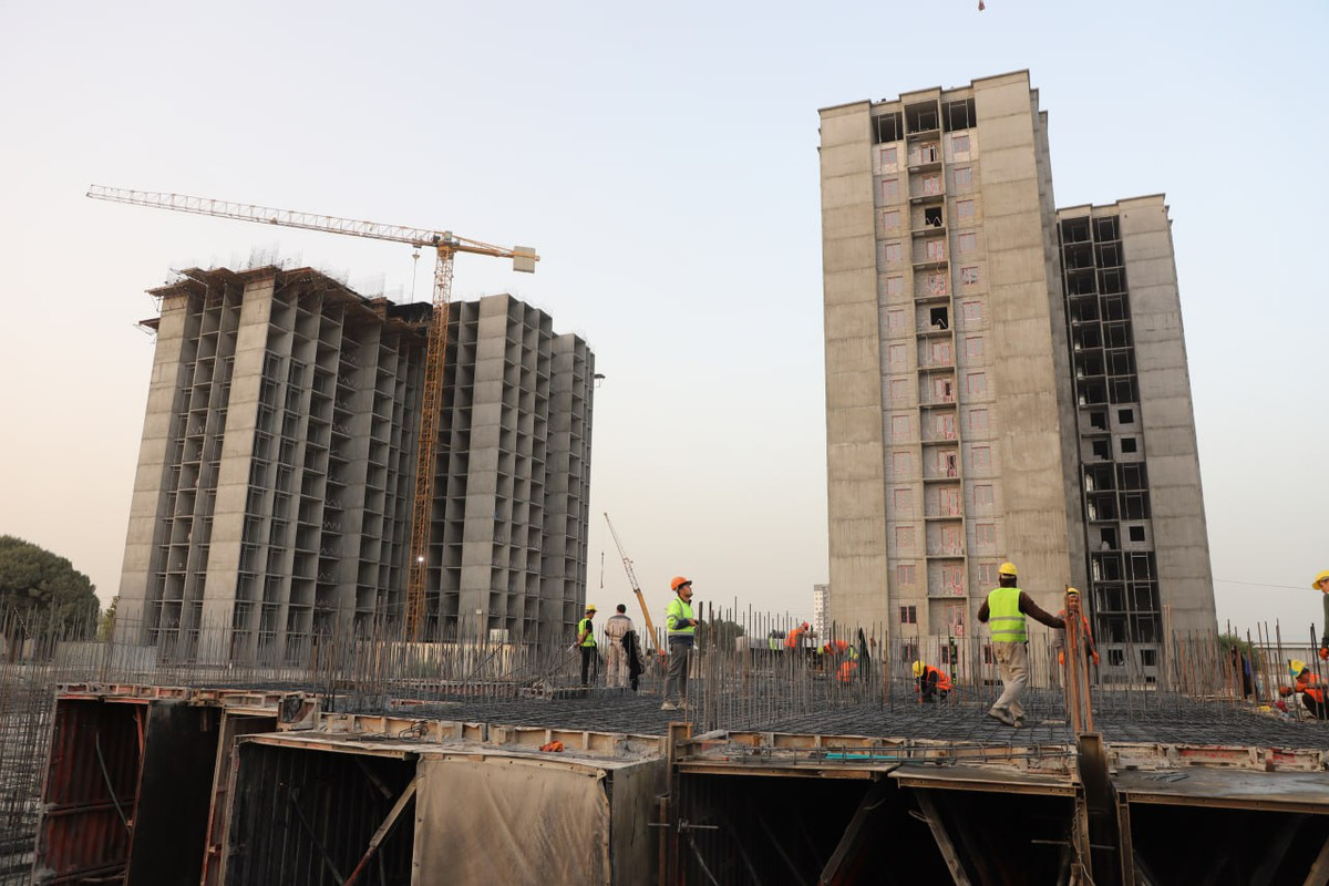 Xotin mushukni korsatadi Shaxsiy er kunnilingus qiladi