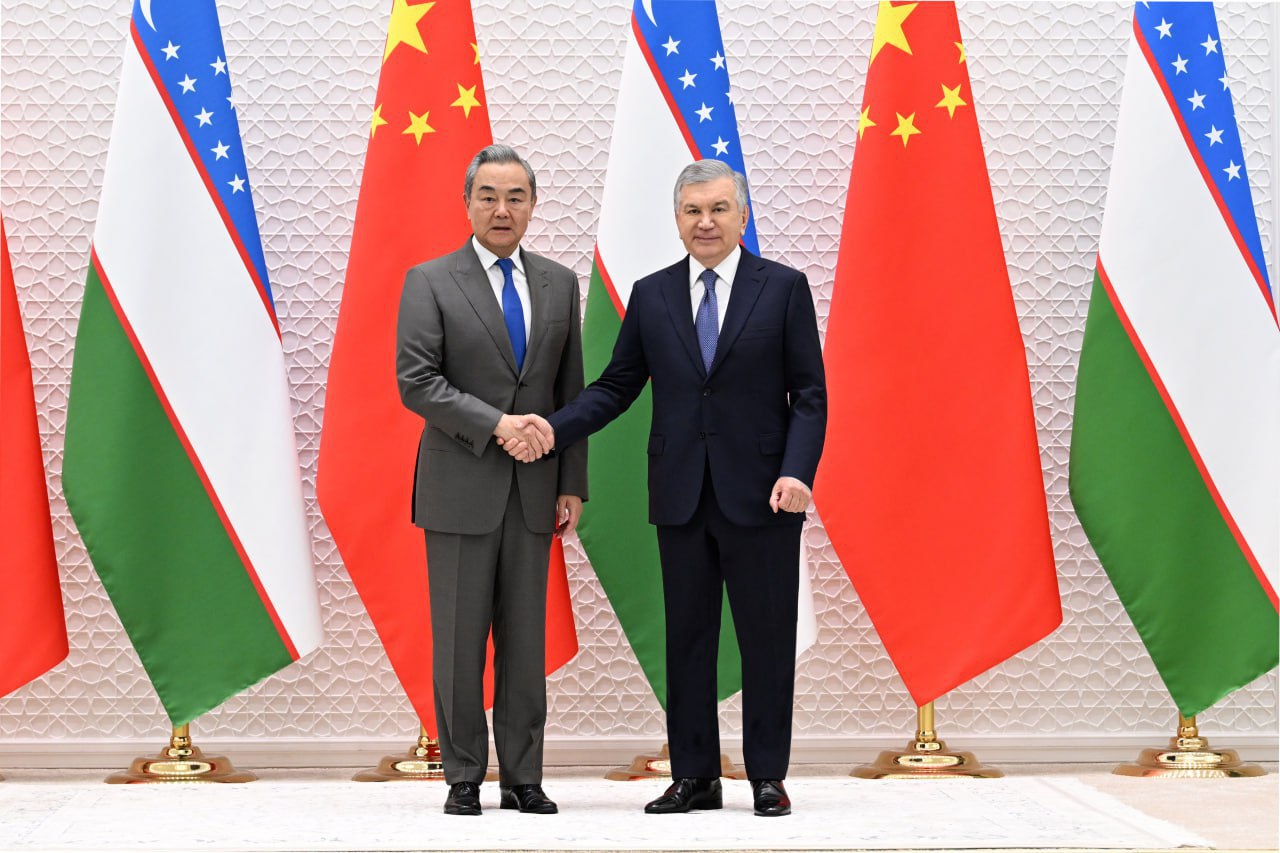 President Mirziyoyev receives China’s Foreign Minister to discuss expanding strategic partnership.