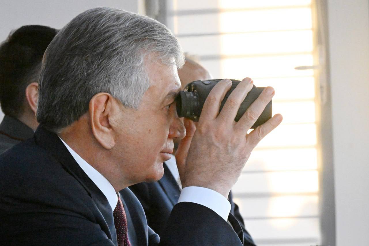President Mirziyoyev visits Special Operations Forces base in Tashkent region, assesses combat readiness.