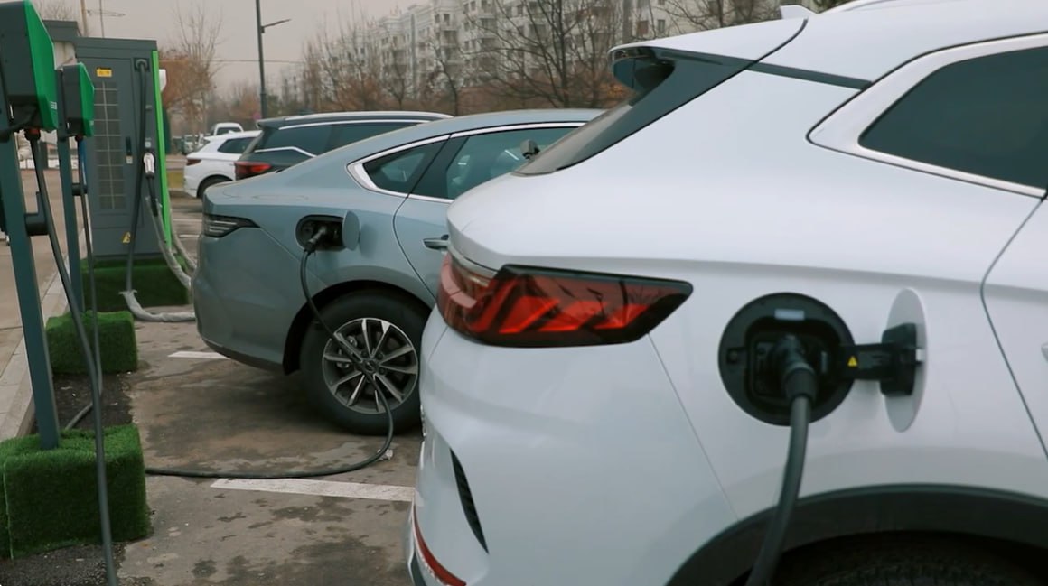 Authorities suspend 101 EV charging stations in Tashkent over paperwork issues.