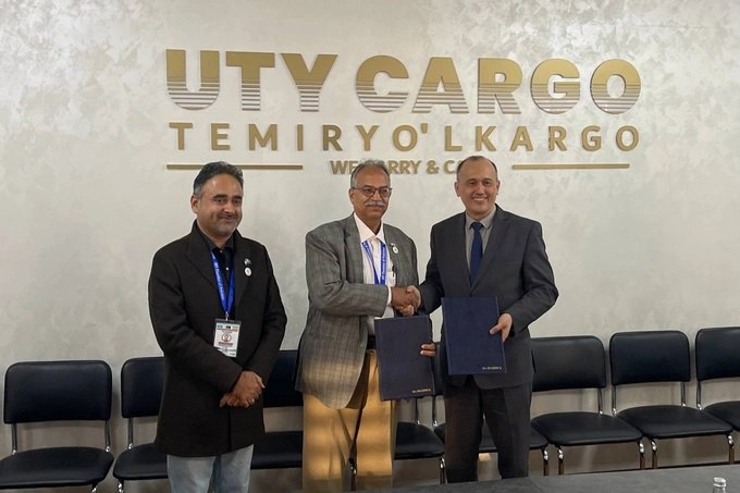 Pakistan to launch pilot cargo shipments to Uzbekistan through China and Kyrgyzstan .