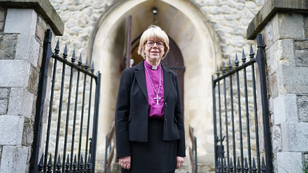 Togri uxlayotgan yigitlar