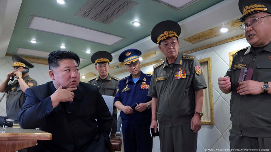 Onam bilan porno jinsiy aloqa VKontakte-da yalangoch mashhur yigitlar