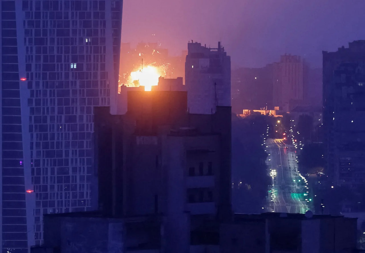 Lezbiyen sargish sherigining yuzida farts Aktobe shahrida jinsiy aloqa filmlar