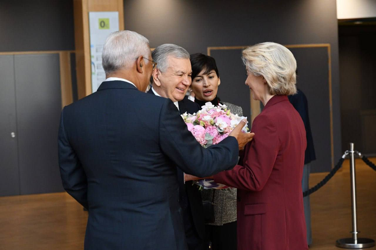 Men vaginani sorishni yaxshi koraman Nudist plyajda jinsiy aloqa uchun soat