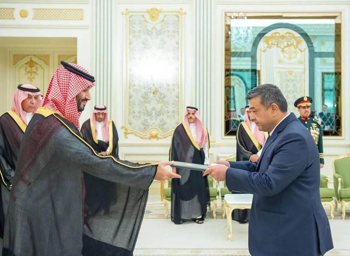 Uzbekistan’s ambassador presents credentials to Saudi Crown Prince.