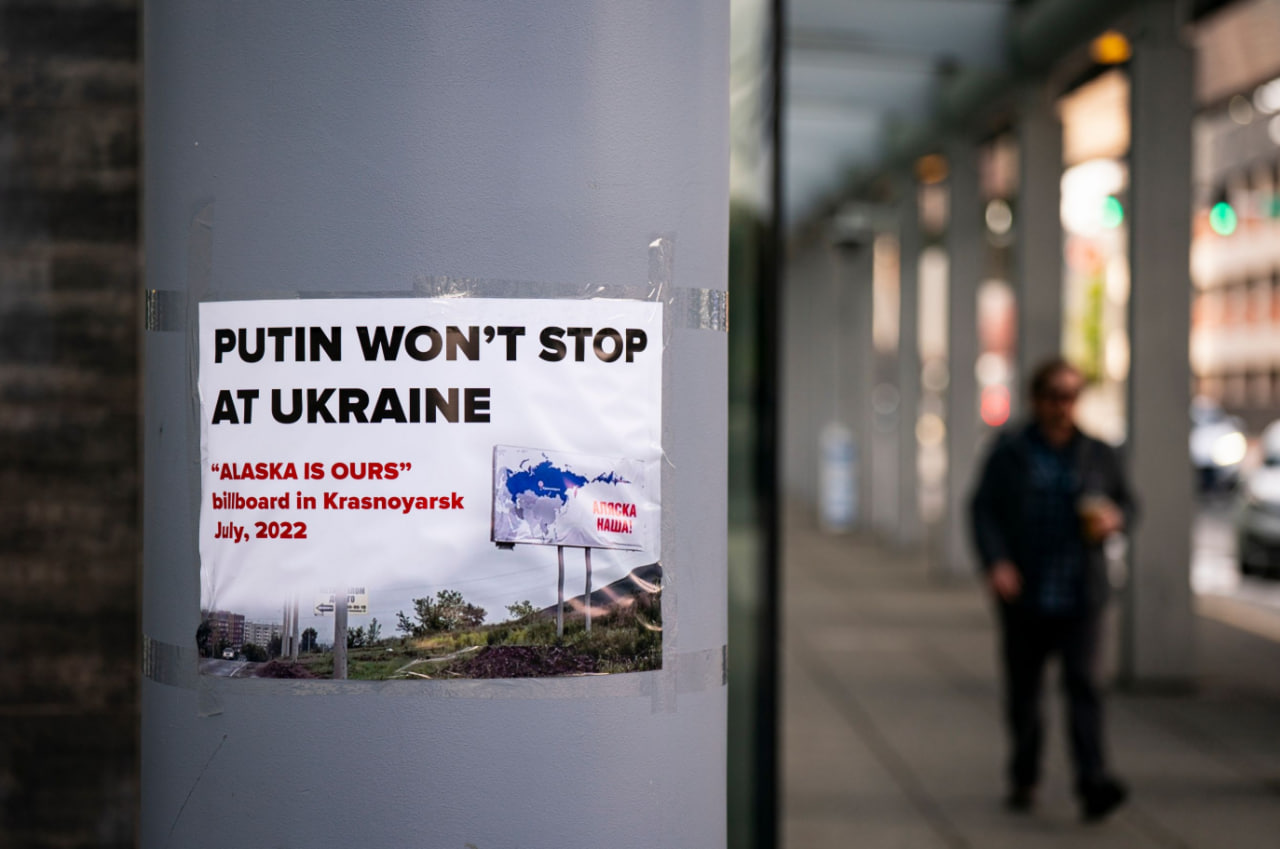 Qiz mashina haydab onanizm bilan shugullanadi. Erini koz ongida sikilgan xotinni ruscha video