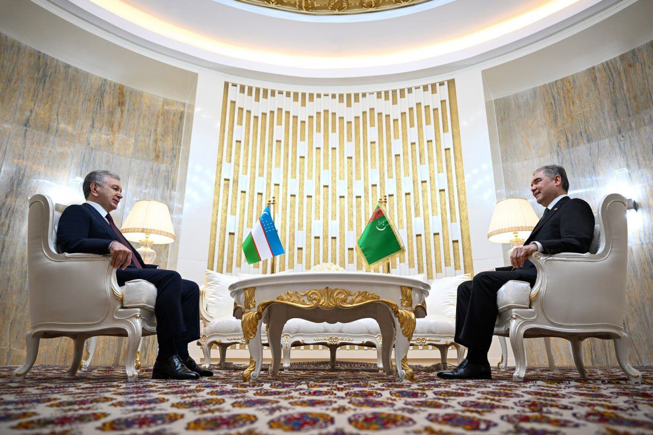 Yosh modellar bilan porno