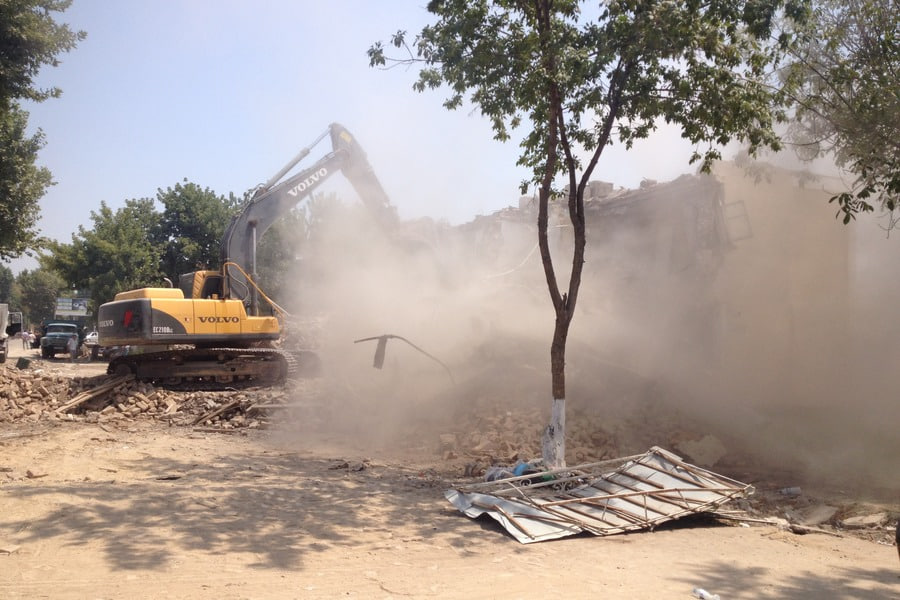 Bureau of Compulsory Enforcement recovers over UZS 500 billion for property owners in illegal demolition cases across Uzbekistan.