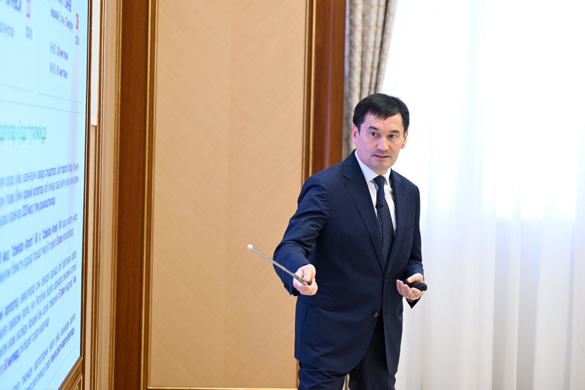 Chinese firm wins $2.18 billion tender to build Tashkent–Samarkand toll road.