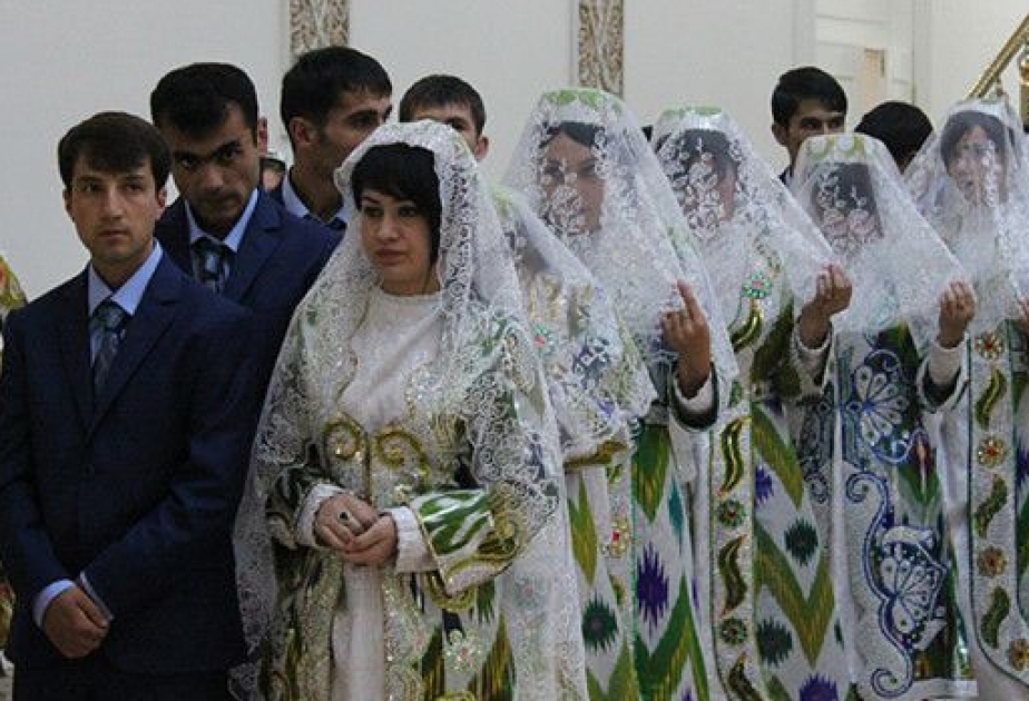 Запрет таджикам. Свадьба в Таджикистане. Свадьба таджиков. Узбекская семья. Таджикские Свадебные платья.