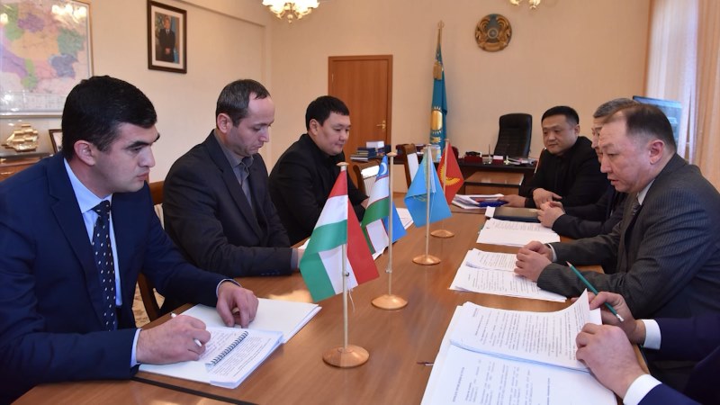 Keksa ayollarning siyayotgan fotosuratlari