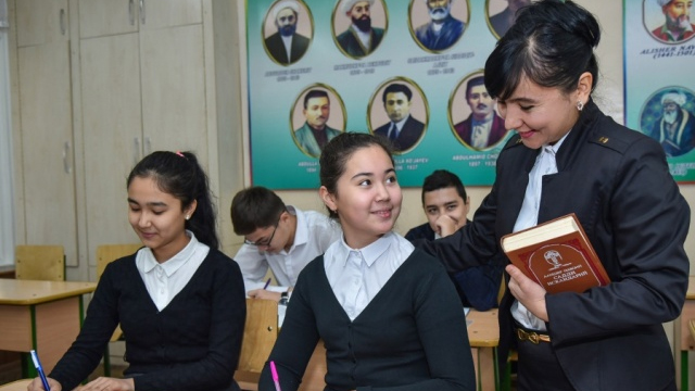 Qorin tugmasi ostidagi kokrak fotosuratlari Porno ikki yomon