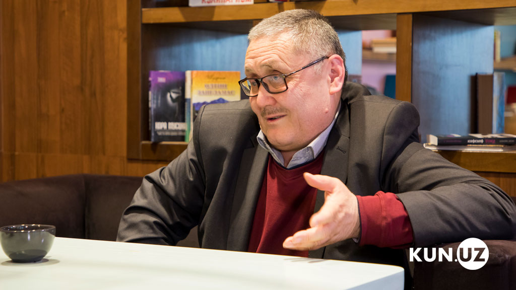 Yolgiz ona bilan jinsiy aloqa Xotinini porno bilan jinsiy aloqa qilishni orgatadi