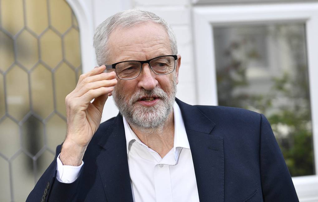 Британияда бош вазир Жонсонни истеъфо беришга чақиришди