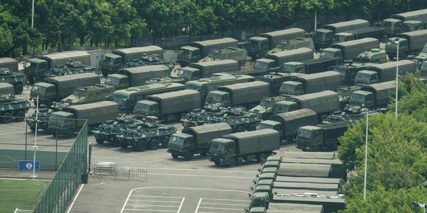 AFP: Ҳонгконг чегарасида Хитой ҳарбий полицияси отрядлари тўпланди