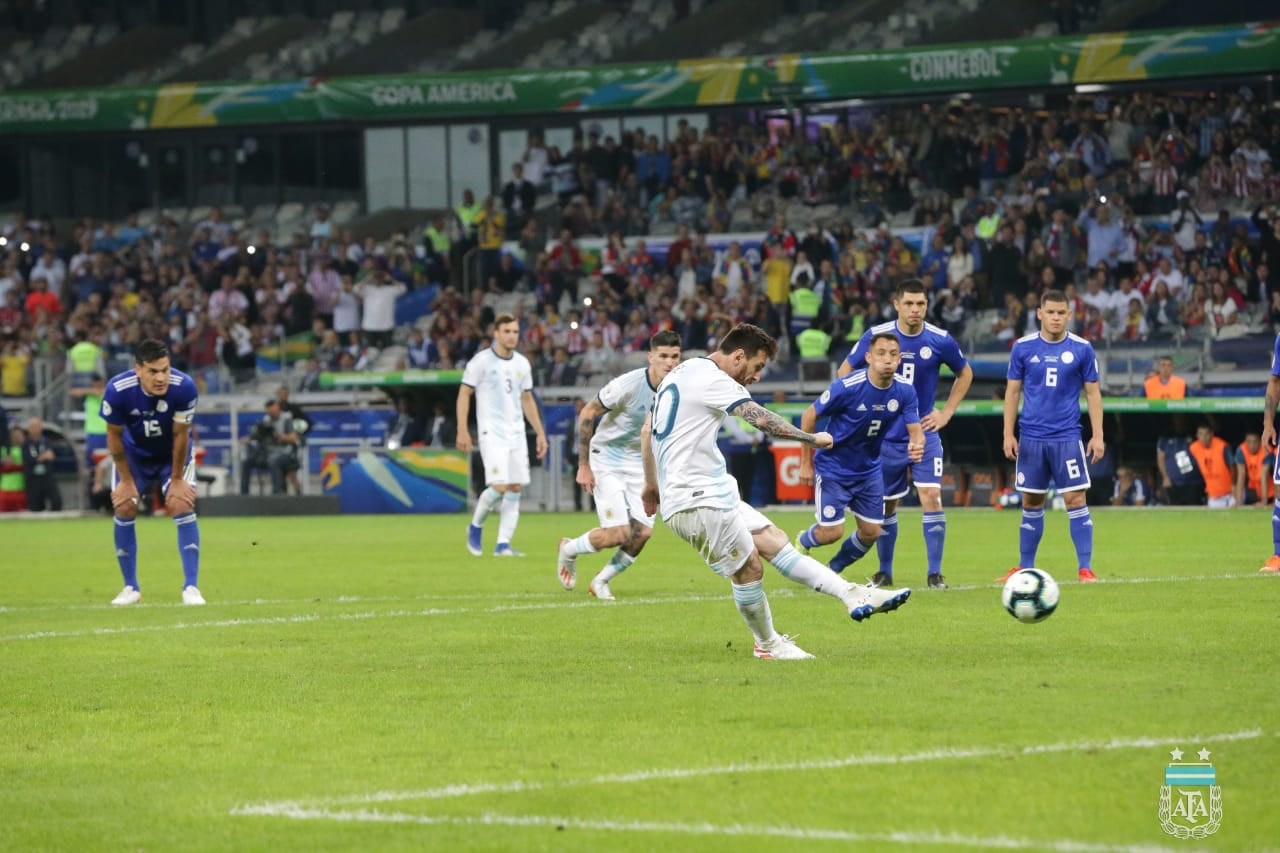 Аргентина перу обзор матча. Copa America 2019. Аргентина Польша Месси забил по пенальти.