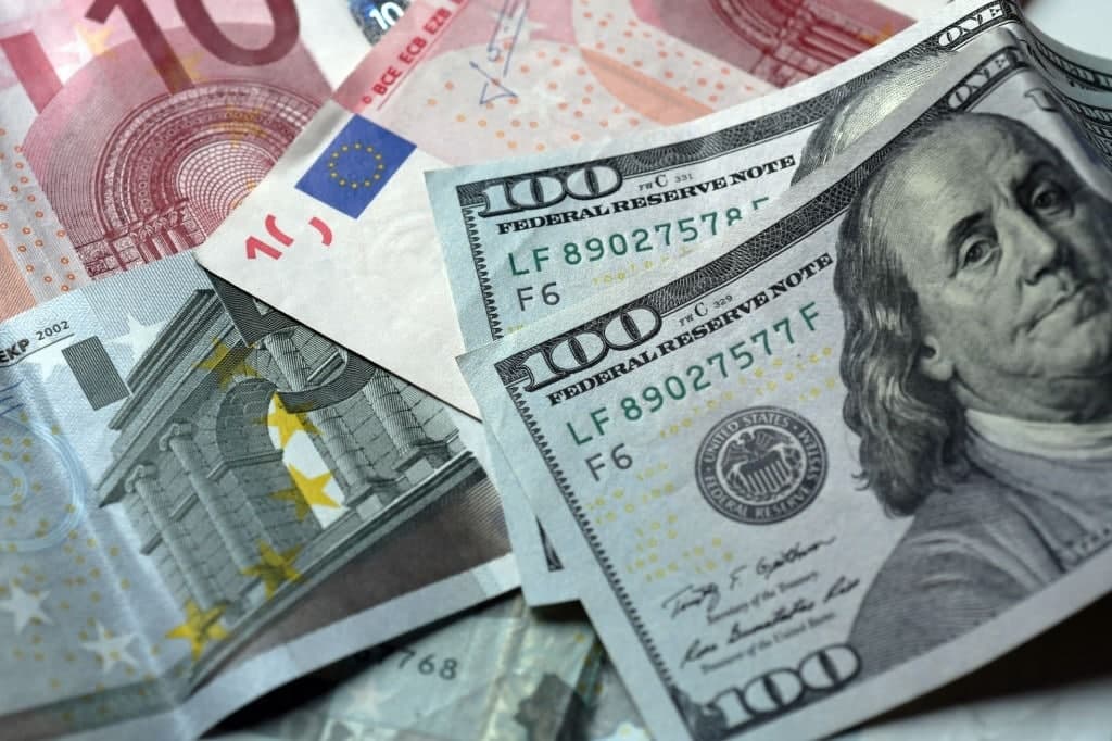 Currency exchange: US dollar shows a downward trend for first time in weeks