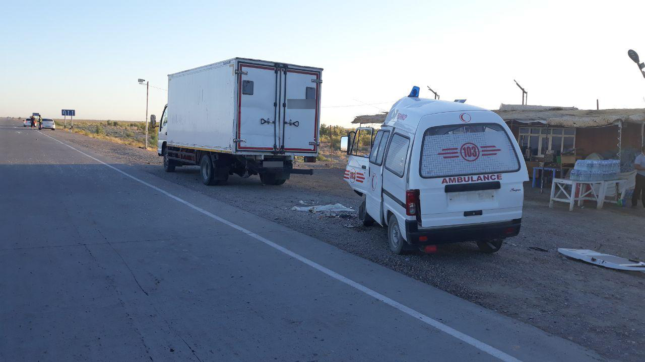 В Бухарской области два человека погибли в аварии с машиной скорой помощи