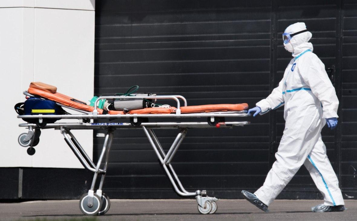 Москвада сўнгги суткада коронавирусдан 77 киши вафот этди. Бу Россия пойтахтида эпидемия бошидан бери бир кун ичида қайд қилинган энг кўп ўлим ҳолатидир.