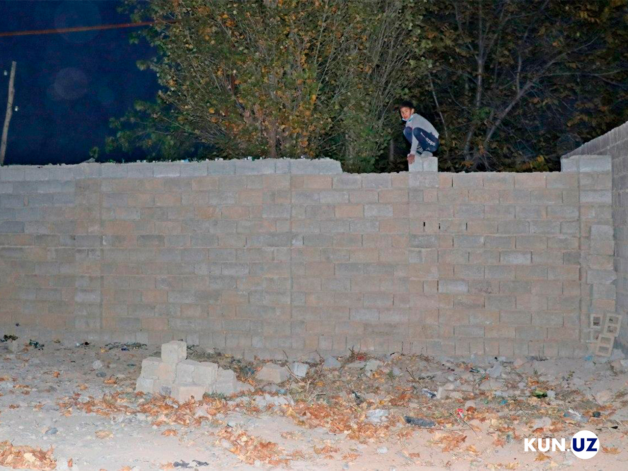 Kecha biz yotoqda jinsiy aloqa qildik.