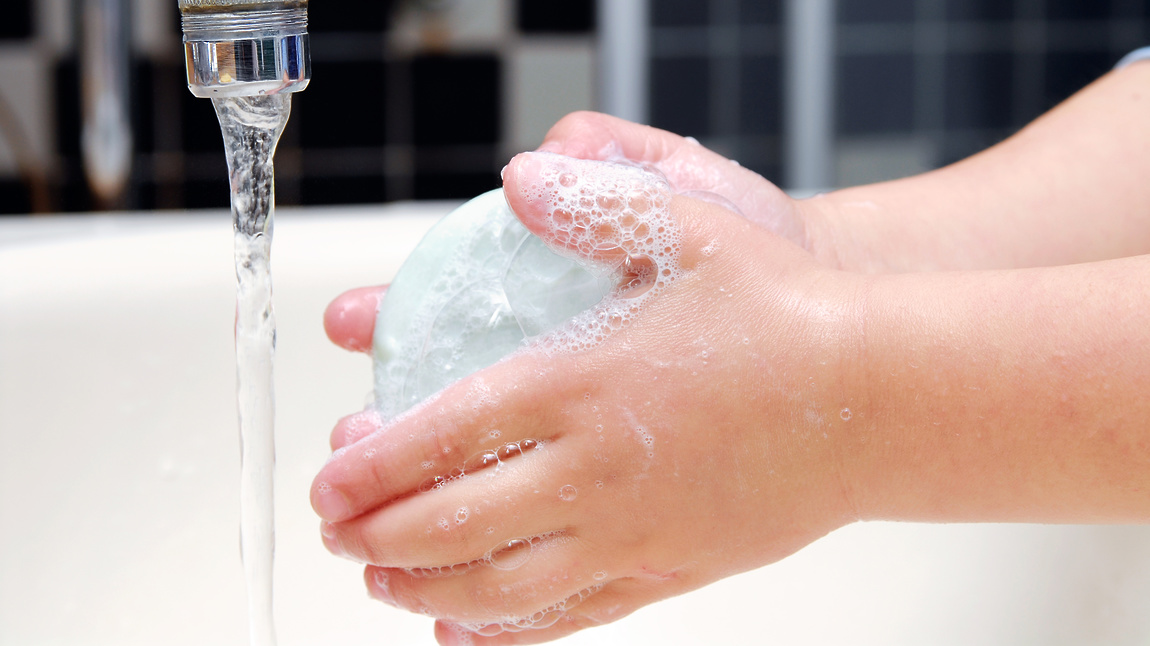 Мыть руки с мылом картинка