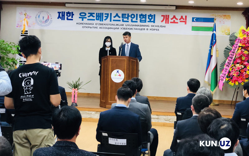 Erkak vibrator bilan sikilgan Retro porno ayollar