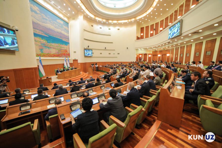 Onalar bilan italyan porno Toliq metrajli porno oyinlar uchrashadi va sikishadi