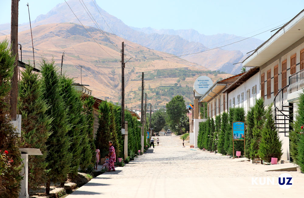 Uchlik jinsiy aloqada bolgan yosh juftliklar