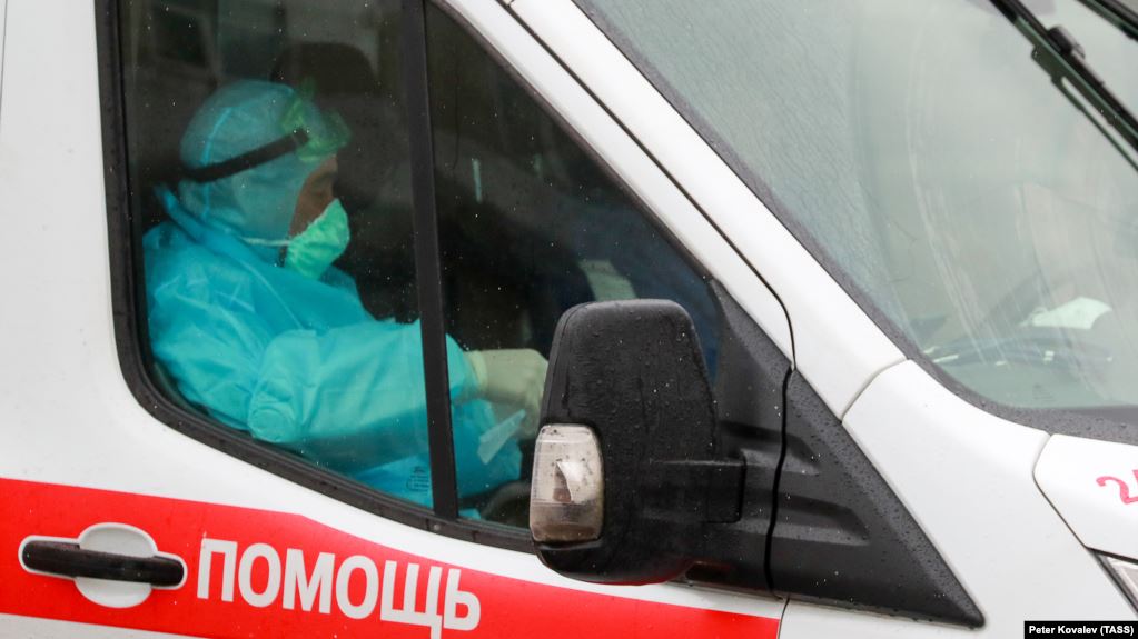 Katta dildo uning eshak porno